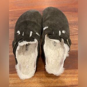 Birkenstock Boston Shearling suede leather clog in mocha. Size 38.